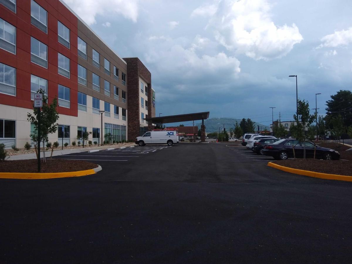 Holiday Inn Express & Suites - Roanoke - Civic Center Εξωτερικό φωτογραφία