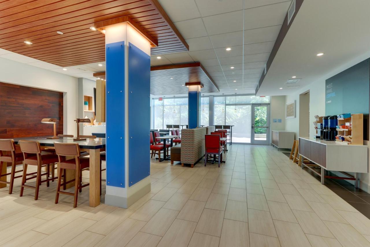 Holiday Inn Express & Suites - Roanoke - Civic Center Εξωτερικό φωτογραφία