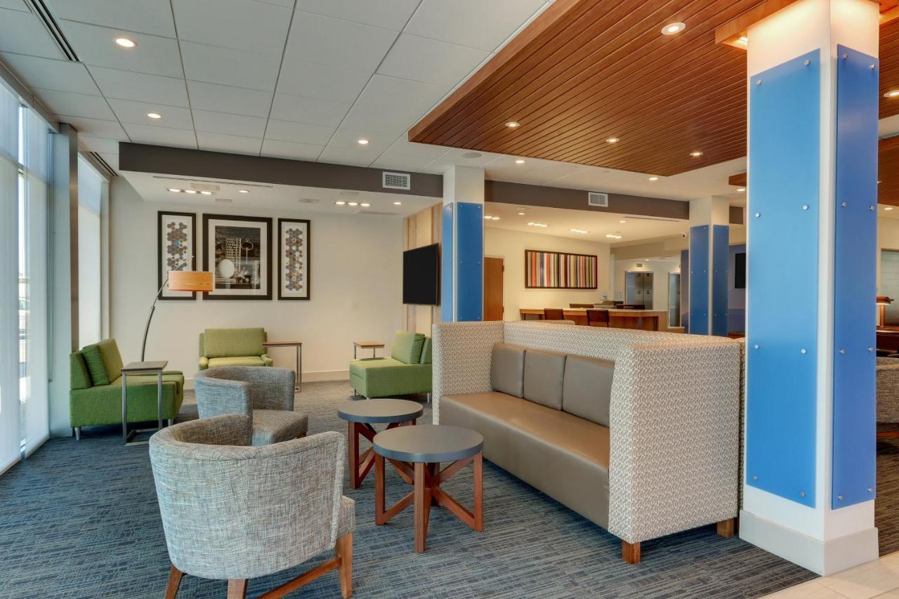Holiday Inn Express & Suites - Roanoke - Civic Center Εξωτερικό φωτογραφία