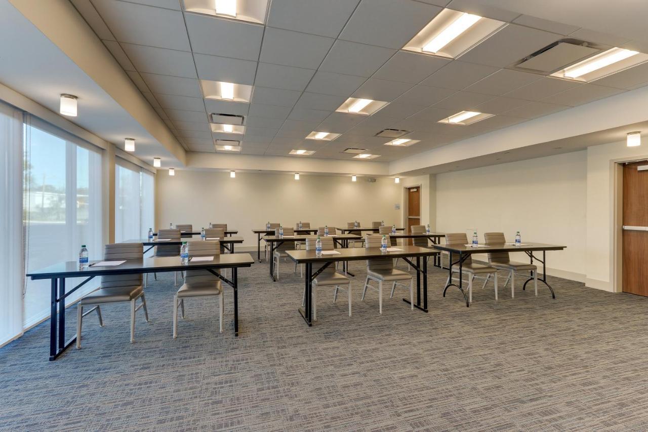 Holiday Inn Express & Suites - Roanoke - Civic Center Εξωτερικό φωτογραφία